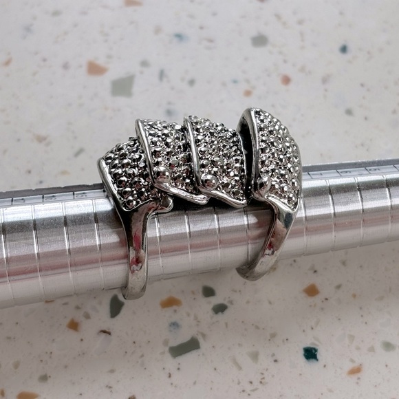 Armor Shield Knuckle Finger Ring in Silver - Picture 8 of 11
